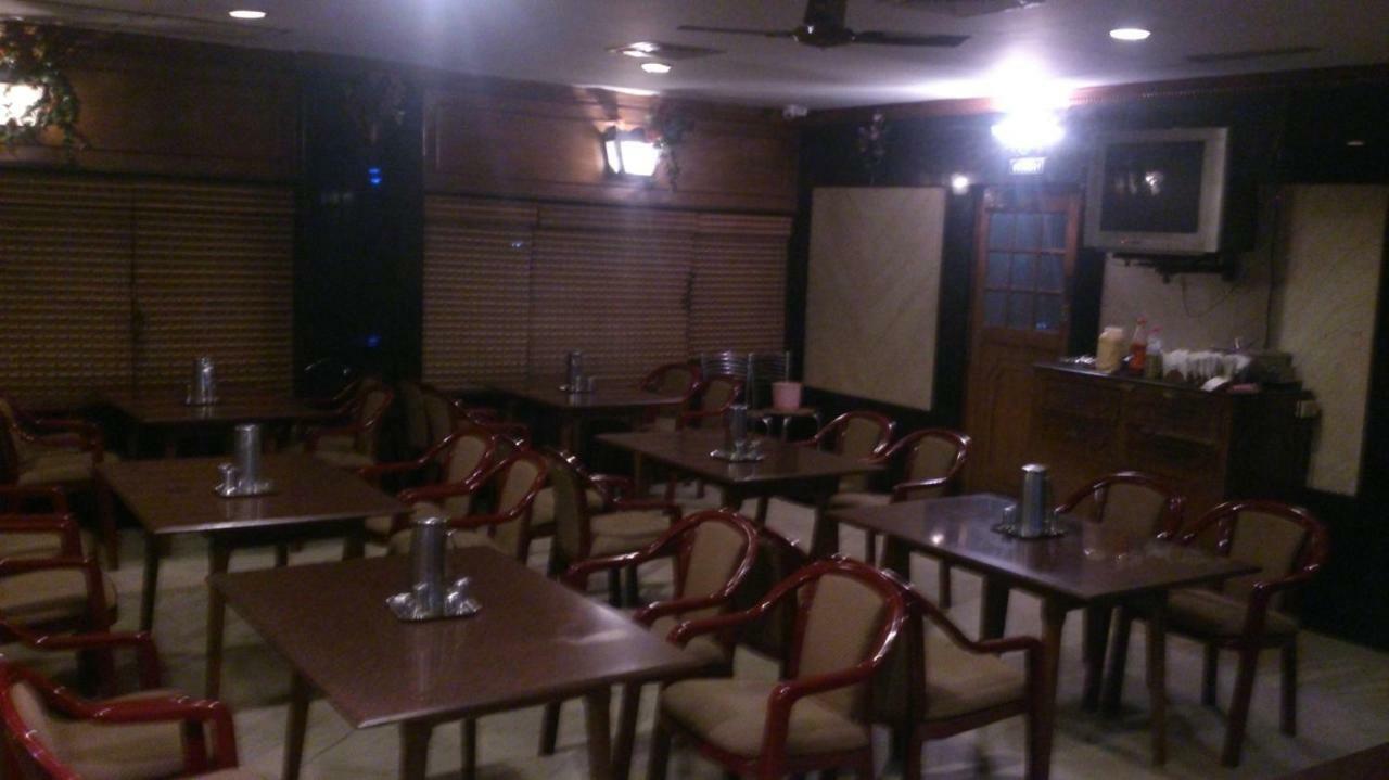 Sarmani Hotels Pvt. Ltd Madras Zewnętrze zdjęcie